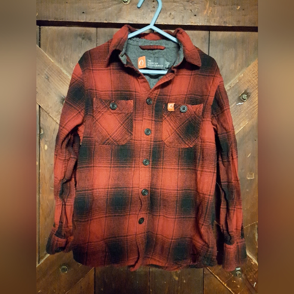 🙂3/15The American Outdoorsman small shirt🫎🦌🐿🦃🦆